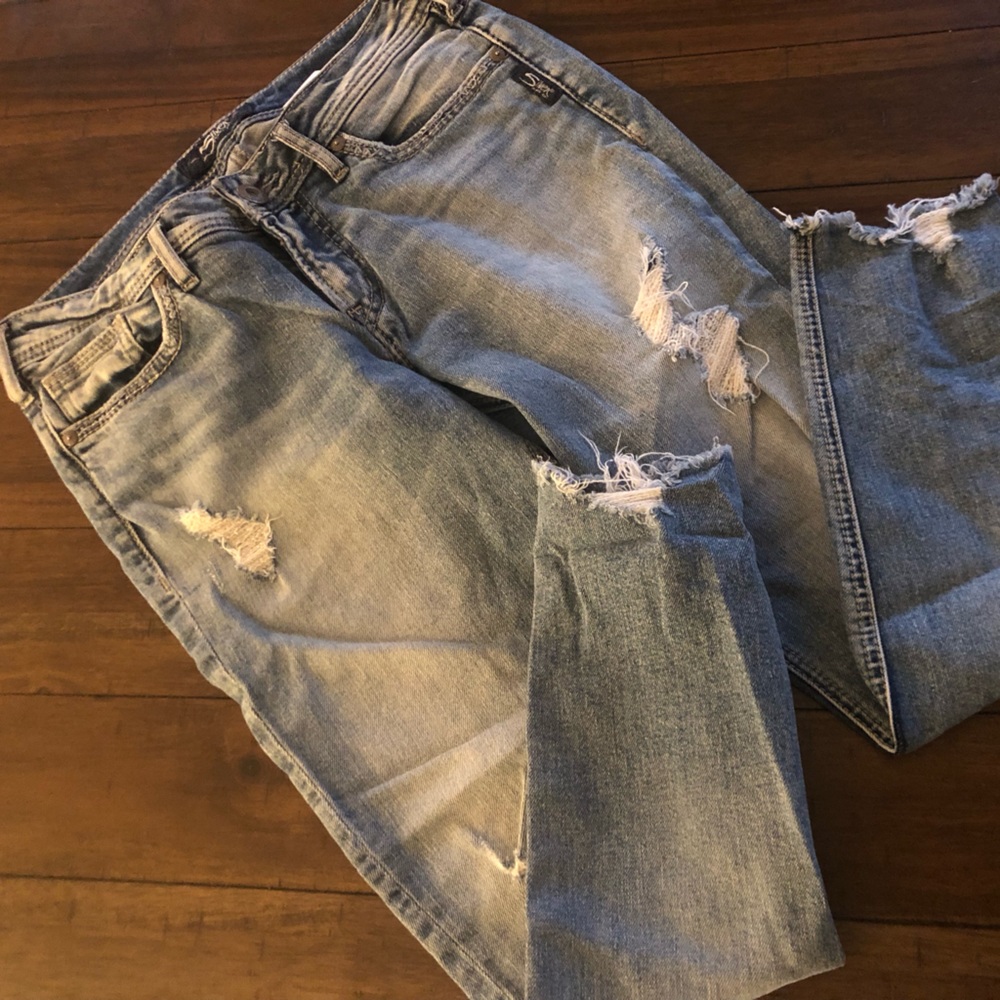 Silver Jeans Distressed SUKI Skinny Crop